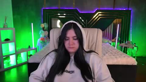 Luna online show from 10/28/25, 03:14