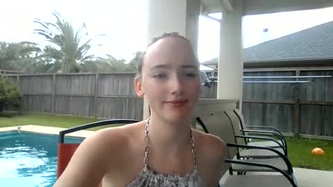 lunapixie2020 online show from 06/17/26, 09:16