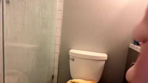 Snapshot of lunar_nightstar chatting on 09/16/25, 04:30 lunar_nightstar online show from 09/16/25, 04:30