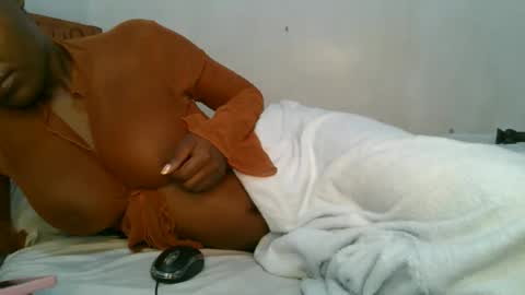 Snapshot of lunargoddess45 chatting on 11/25/25, 02:00 lunargoddess45 online show from 11/25/25, 02:00