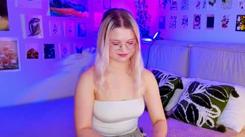 Snapshot of lunariafox chatting on 04/08/26, 02:50 lunariafox online show from 04/08/26, 02:50
