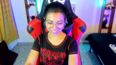 Snapshot of lunarichy chatting on 10/27/25, 08:13 lunarichy online show from 10/27/25, 08:13
