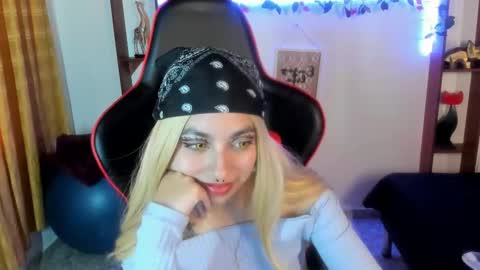 Snapshot of lunarichy chatting on 10/29/25, 07:37 lunarichy online show from 10/29/25, 07:37