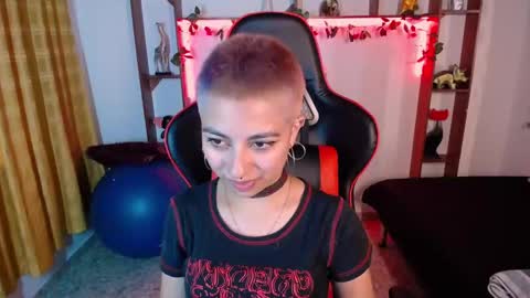 Snapshot of lunarichy chatting on 11/05/25, 08:31 lunarichy online show from 11/05/25, 08:31