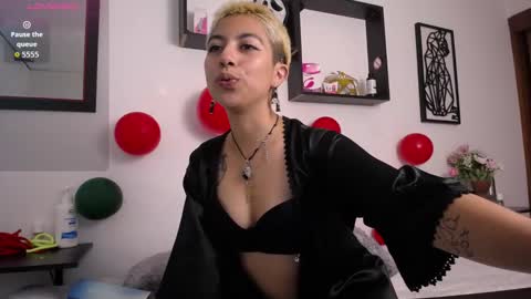 Snapshot of lunarichy chatting on 12/03/25, 08:18 lunarichy online show from 12/03/25, 08:18