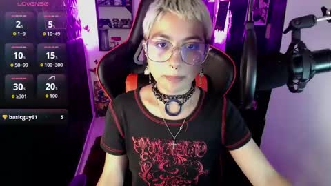 Snapshot of lunarichy chatting on 12/16/25, 10:26 lunarichy online show from 12/16/25, 10:26