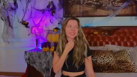 Snapshot of lunarishi chatting on 11/01/25, 06:04 Luna Rishi online show from 11/01/25, 06:04