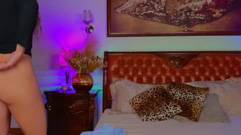 Snapshot of lunarishi chatting on 11/15/25, 06:33 Luna Rishi online show from 11/15/25, 06:33