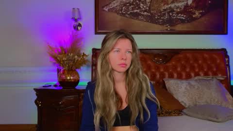 Snapshot of lunarishi chatting on 11/18/25, 06:07 Luna Rishi online show from 11/18/25, 06:07