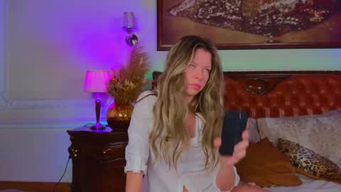 Snapshot of lunarishi chatting on 11/20/25, 06:13 Luna Rishi online show from 11/20/25, 06:13