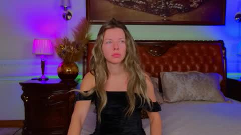 Snapshot of lunarishi chatting on 11/24/25, 06:13 Luna Rishi online show from 11/24/25, 06:13