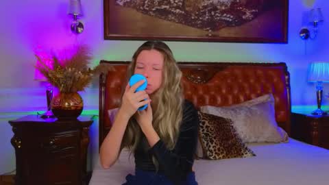 Snapshot of lunarishi chatting on 11/28/25, 06:27 Luna Rishi online show from 11/28/25, 06:27