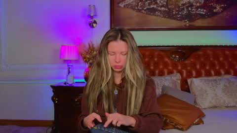 Snapshot of lunarishi chatting on 12/01/25, 06:07 Luna Rishi online show from 12/01/25, 06:07