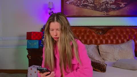 Snapshot of lunarishi chatting on 12/15/25, 06:06 Luna Rishi online show from 12/15/25, 06:06