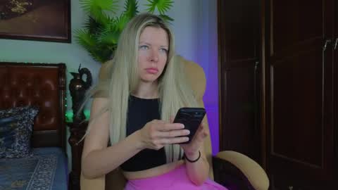 Luna Rishi online show from 05/25/26, 05:57