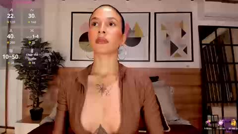 Luna Ruso  online show from 09/19/25, 07:58