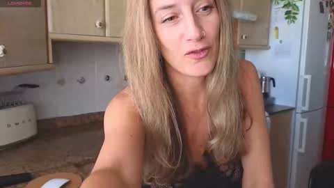 Snapshot of lunary_mix chatting on 10/06/25, 09:29 Luna online show from 10/06/25, 09:29