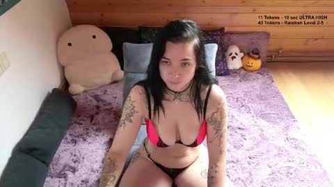 Snapshot of lunaticminx chatting on 10/17/25, 12:30 Luna powered by bitch dust online show from 10/17/25, 12:30