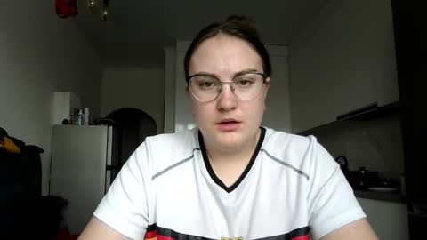 lunavelvet3 online show from 12/17/25, 10:54