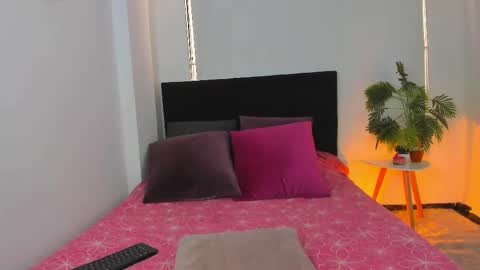 Snapshot of lunavelvet7 chatting on 09/22/25, 03:25 lunavelvet7 online show from 09/22/25, 03:25