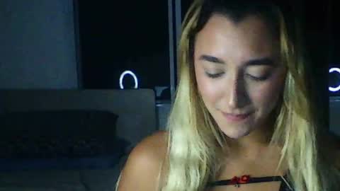 lunavelvvet online show from 07/28/26, 11:15