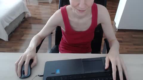 lunavibe_ online show from 06/03/26, 02:33