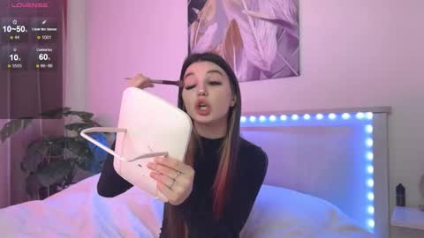 Veronica online show from 12/16/25, 11:15