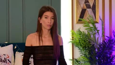 Luna online show from 10/28/25, 06:17