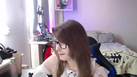 Snapshot of lunaxcherry chatting on 04/05/26, 08:33 LunaXcherry online show from 04/05/26, 08:33