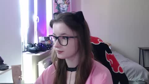 Snapshot of lunaxcherry chatting on 06/07/26, 11:03 LunaXcherry online show from 06/07/26, 11:03