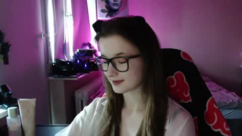 Snapshot of lunaxcherry chatting on 06/11/26, 06:17 LunaXcherry online show from 06/11/26, 06:17