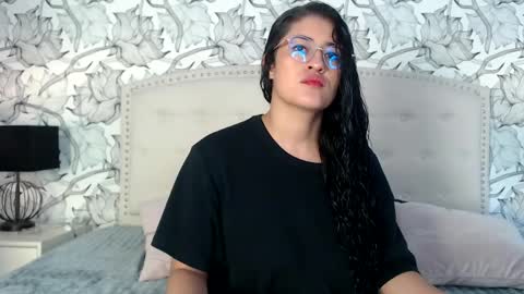 Snapshot of lunaykross chatting on 05/21/26, 03:24 Luna and Kian online show from 05/21/26, 03:24