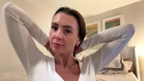 Luna online show from 12/04/25, 05:06