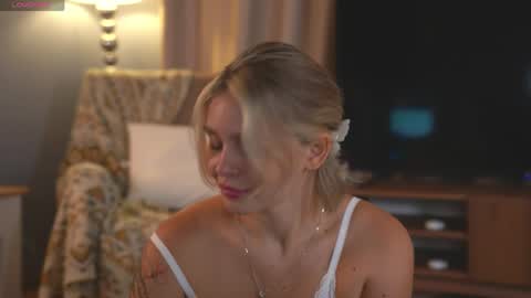 Evi online show from 05/06/26, 08:08