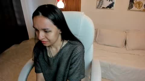 Snapshot of luniksa chatting on 05/31/26, 11:17 luniksa online show from 05/31/26, 11:17