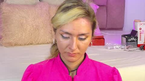 lunitadiva online show from 11/18/25, 01:26