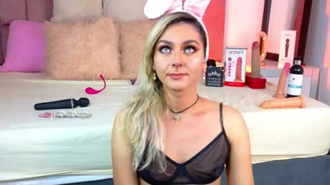 Snapshot of lunitadiva chatting on 01/19/26, 03:49 lunitadiva online show from 01/19/26, 03:49
