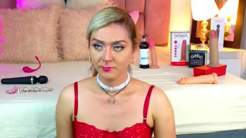 Snapshot of lunitadiva chatting on 02/15/26, 05:20 lunitadiva online show from 02/15/26, 05:20