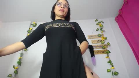 Snapshot of lunitaqueen_ chatting on 12/22/25, 04:42 Luna Tamara online show from 12/22/25, 04:42