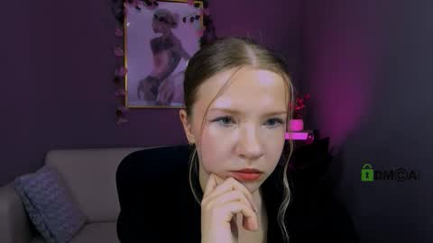 lunna online show from 09/23/25, 10:07