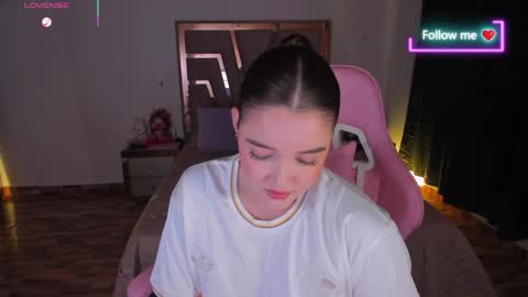 Snapshot of lunna_roosee chatting on 03/27/26, 04:18 LUNA ROSE online show from 03/27/26, 04:18