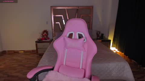 Snapshot of lunna_roosee chatting on 04/07/26, 03:07 LUNA ROSE online show from 04/07/26, 03:07