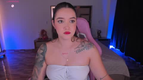 Snapshot of lunna_roosee chatting on 05/27/26, 02:41 LUNA ROSE online show from 05/27/26, 02:41