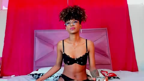 Lunna online show from 09/29/25, 12:54