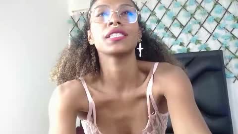 Lunna online show from 10/11/25, 07:01