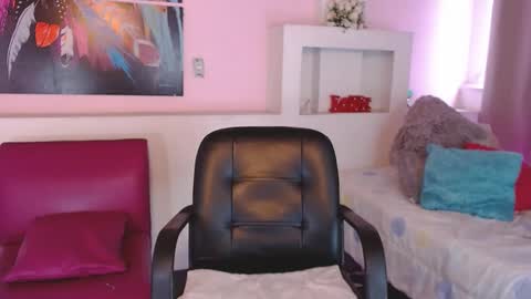 Snapshot of lunoox_ chatting on 02/05/25, 03:31 LunoxLili online show from 02/05/25, 03:31