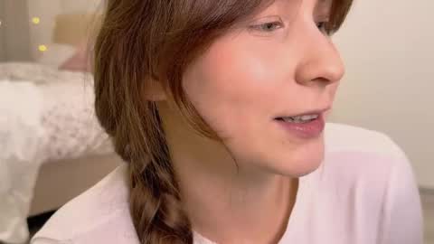 lunoria online show from 12/18/25, 11:00