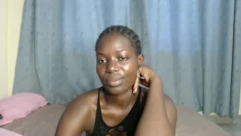 luo_queen online show from 10/08/25, 11:19
