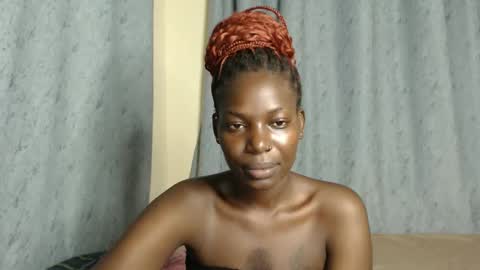 luo_queen online show from 11/24/25, 10:53