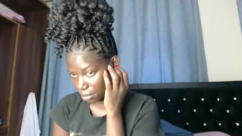 luo_queen online show from 02/12/26, 05:02